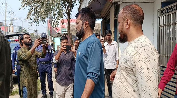 ‘ওসিগিরি করতে হলে আমাকে জিজ্ঞেস করে করতে হবে’, সেই বিএনপি নেতা আটক