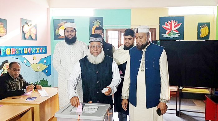 সিলেট ১ আসনে জামায়াতের প্রার্থী হাবিবুর রহমান ভোট দিলেন