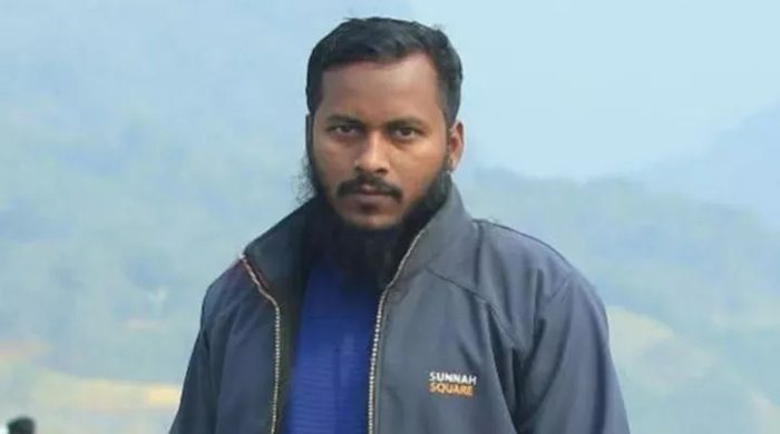 সিলেটে ওয়াকিটকি ও চায়নিজ কুড়ালসহ আটক ২
