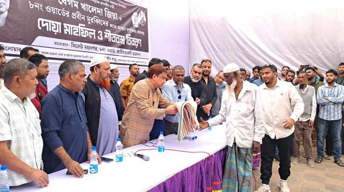৮নং ওয়ার্ডে খালেদা জিয়ার সুস্থতা কামনায় দোয়া ও শীতবস্ত্র বিতরণ