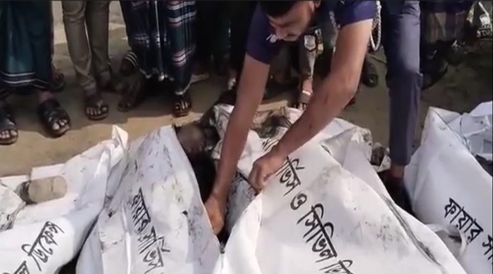 মাধবপুরে বাসের ধাক্কায় পিকআপ উল্টে খাদে, নিহত ৪