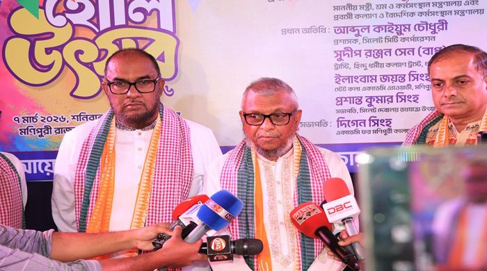 ফ্লাইট বাতিলে বিপাকে প্রবাসীরা, সহায়তায় হটলাইন চালু: মন্ত্রী