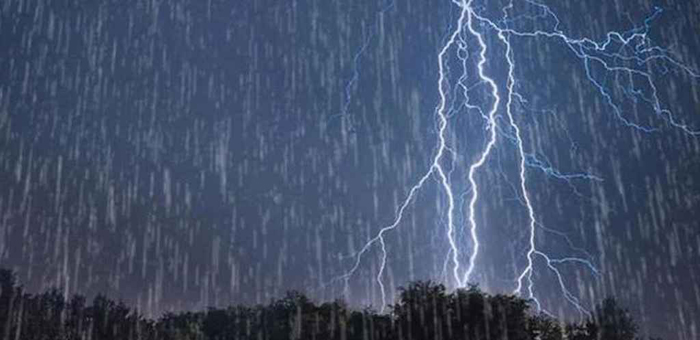 দুপুরের মধ্যে ৫০ কিমি বেগে ঝড় ও বজ্রসহ বৃষ্টির আভাস