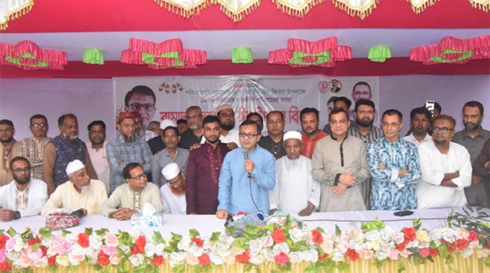ঈদ যাত্রায় জ্বালানি মূল্য বৃদ্ধির প্রভাব পড়বে না: বাণিজ্যমন্ত্রী মুক্তাদির
