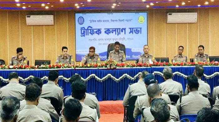 অপেশাদার আচরণে পুলিশের বিরুদ্ধে কঠোর ব্যবস্থা: পুলিশ কমিশনার