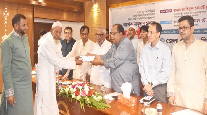 সরকার সাধারণ মানুষের জীবনমান উন্নয়নে অঙ্গীকারবদ্ধ: মন্ত্রী আরিফুল হক চৌধুরী