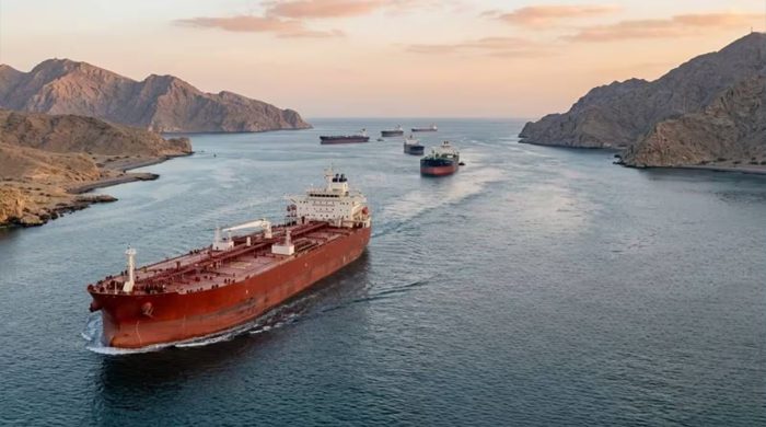 হরমুজ প্রণালি ব্যবহারের জন্য টোল নেবে ২ দেশ