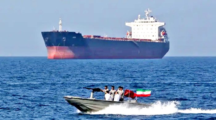 মিত্রদের জন্য হরমুজে ফি মওকুফ করল ইরান