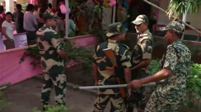 পশ্চিমবঙ্গে ভোটগ্রহণের শুরুতেই বিক্ষিপ্ত সংঘর্ষ, আহত ৪