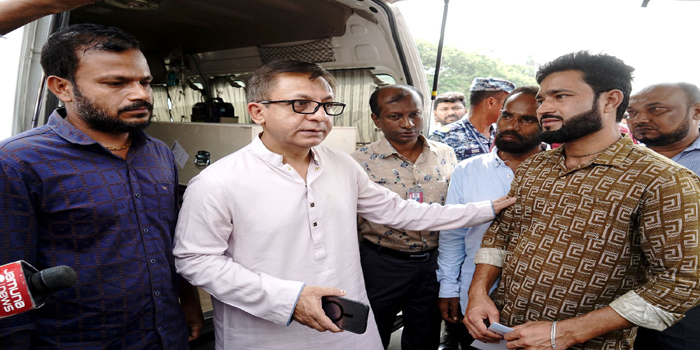 বাহরাইনে নিহত প্রবাসী গিরিশ চন্দ্র সূত্রধরের মরদেহ দেশে পৌঁছেছে, পরিবারের কাছে হস্তান্তর