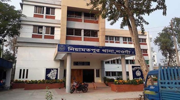 নওগাঁয় একই পরিবারের ৪ জনকে গলা কেটে হত্যা