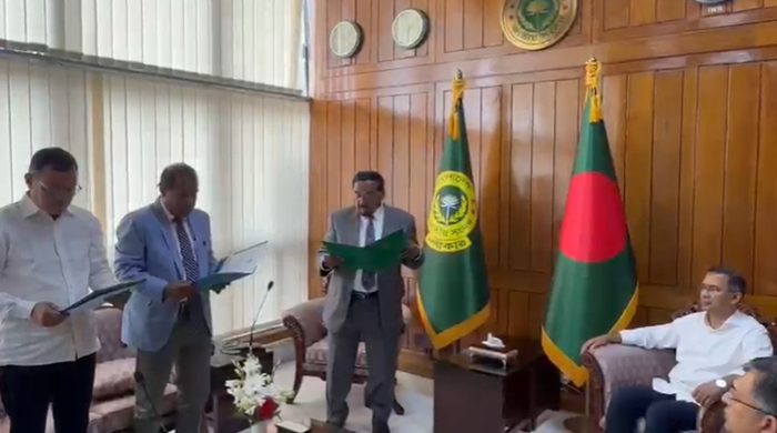 নবনির্বাচিত দুই সংসদ সদস্যকে শপথ পড়ালেন স্পিকার