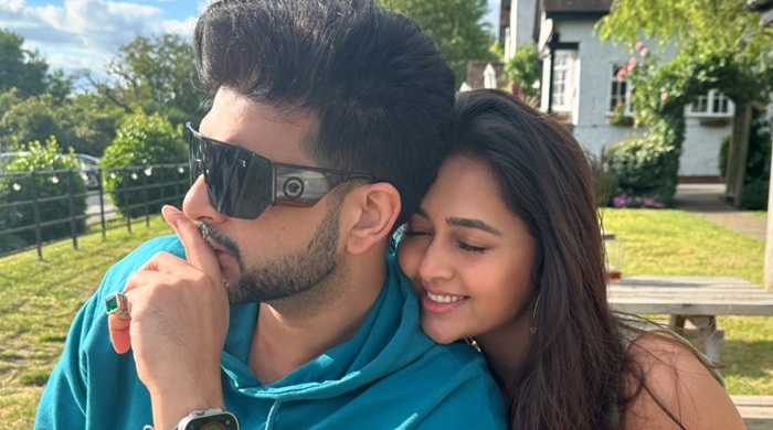 বিয়ের পিঁড়িতে বসছেন তেজস্বী-কর্ণ