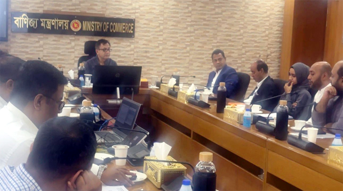 ভোজ্যতেল সরবরাহ স্বাভাবিক রাখতে ব্যবসায়ী নেতৃবৃন্দের সাথে বাণিজ্যমন্ত্রীর বৈঠক, দাম না বাড়ানোর ইঙ্গিত