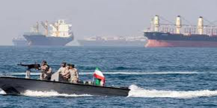 যুক্তরাষ্ট্র অবরোধ না তোলা পর্যন্ত হরমুজ বন্ধ থাকবে