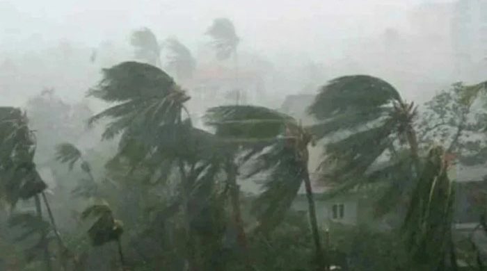 ১৭ অঞ্চলে ঝড়ের বিশেষ সতর্কবার্তা