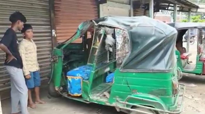 টাঙ্গাইলে মোটরসাইকেল-সিএনজি সংঘর্ষ, ৩ স্কুলশিক্ষার্থী নিহত