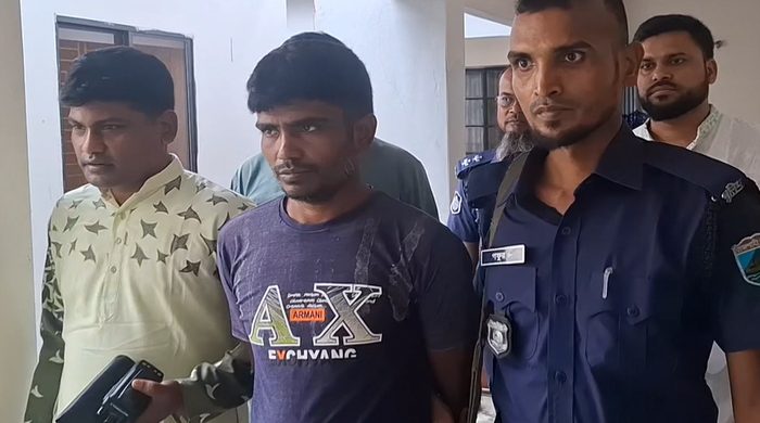 জয়পুরহাটে ১২ বছরের শিশুকে ধর্ষণের অভিযোগে সৎ বাবা গ্রেপ্তার