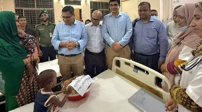 হামে আক্রান্ত যমজ শিশুর পাশে দাঁড়ালেন প্রধানমন্ত্রী
