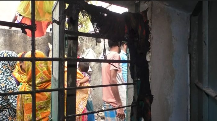ফতুল্লায় ঘরে হঠাৎ বিস্ফোরণ, একই পরিবারের ৪ জন দগ্ধ