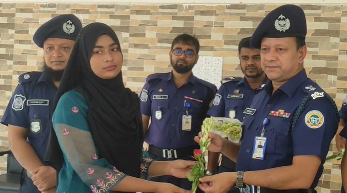 ৫৬ টাকায় পুলিশ কনস্টেবল পদে চাকরি পেলেন ২৯ জন