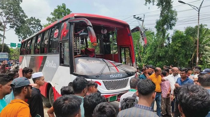 ঈদের দিনে গোপালগঞ্জে বাস ও মোটরসাইকেল সংঘর্ষে নিহত ৫