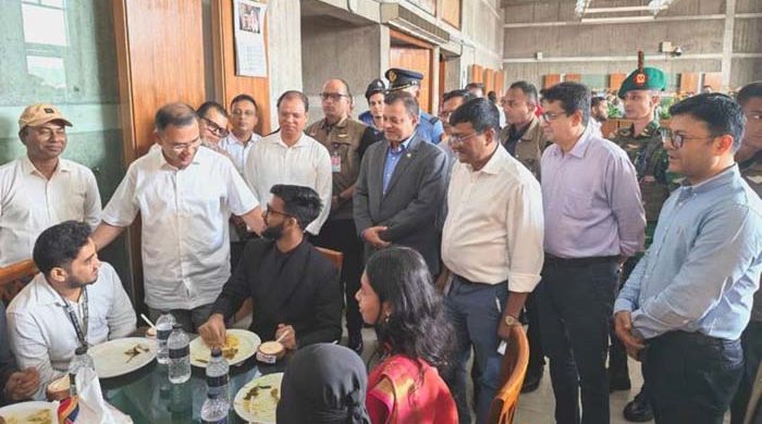 সংসদে প্রধানমন্ত্রীর সঙ্গে মধ্যাহ্নভোজ করলেন শিক্ষার্থীরা