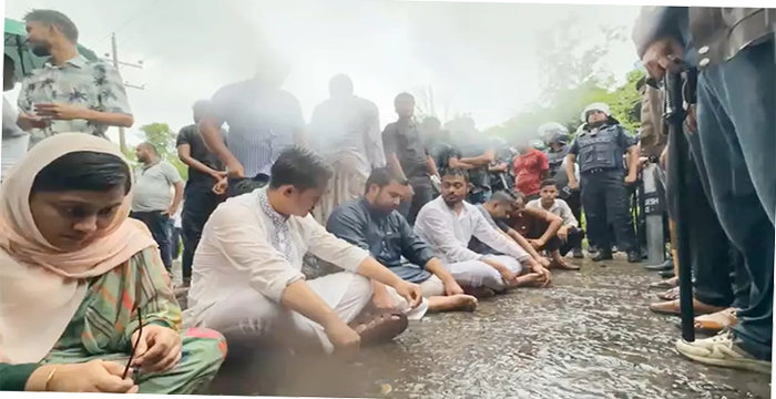 হবিগঞ্জ শহরে ঢুকতে না পেরে রাস্তায় অবস্থান এনসিপির