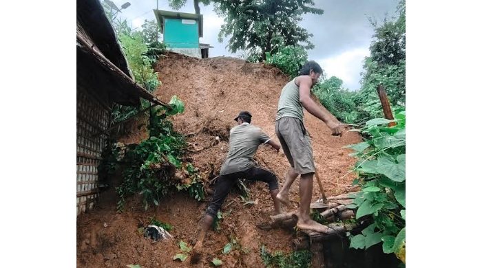 কক্সবাজারে পাহাড় ধসে নারী-শিশুসহ ৯ জনের মৃত্যু