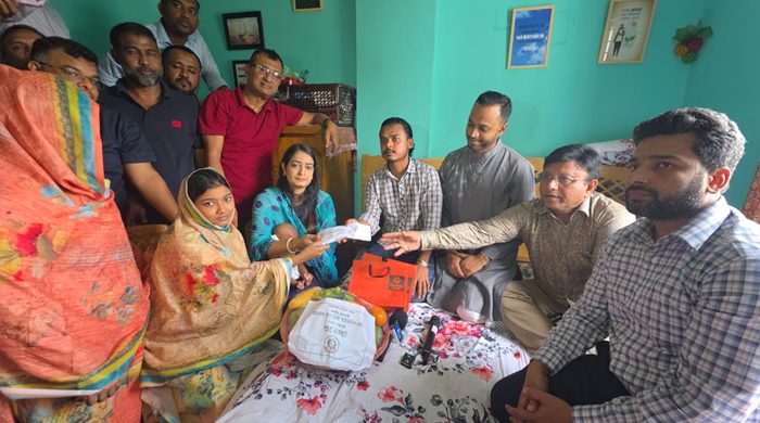 আহত জুলাইযোদ্ধা সুজনের নবজাতক কন্যার জন্য প্রধানমন্ত্রীর উপহার