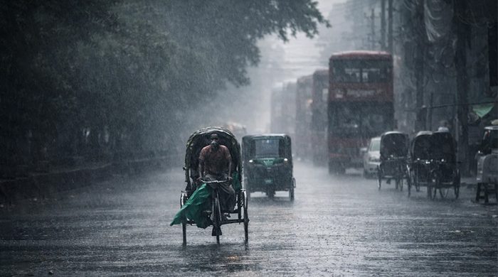 দেশের বিভিন্ন স্থানে বৃষ্টির সম্ভাবনা, বাড়তে পারে দিনের তাপমাত্রা
