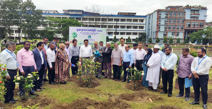 শাহজালাল ইসলামী ব্যাংকের বৃক্ষরোপণ কর্মসূচি পরিবেশ রক্ষায় বৃক্ষরোপণের কোনো বিকল্প নেই-সিকৃবি ভিসি