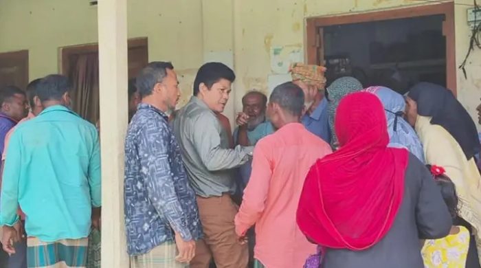 বাঘাইছড়িতে বিদ্যুৎ অফিস ঘেরাও, নিরবচ্ছিন্ন সেবা ও হয়রানি বন্ধের দাবি