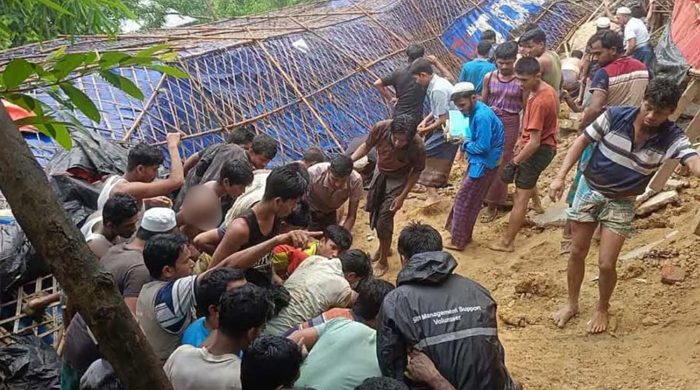 রোহিঙ্গা ক্যাম্পে পাহাড়ধসে ৫ শিক্ষার্থীর মৃত্যু, আটকা পড়েছে বহু