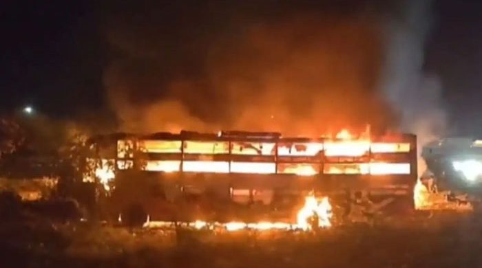 ভারতের এক্সপ্রেসওয়েতে ভয়াবহ আগুন, স্লিপার বাসে পুড়ে নিহত ৭