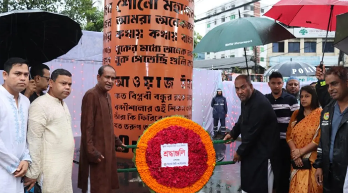 সিলেটে জুলাই শহিদ স্মৃতিস্তম্ভে পুষ্পস্তবক অর্পণ
