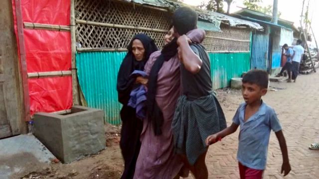 রোহিঙ্গা ক্যাম্পে সশস্ত্র তিন গোষ্ঠীর ত্রিমুখী সংঘর্ষ