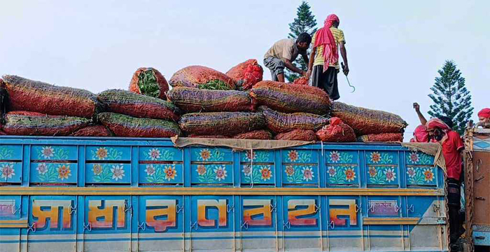 কাঁচামরিচ আমদানি শুরু স্থলবন্দর দিয়ে