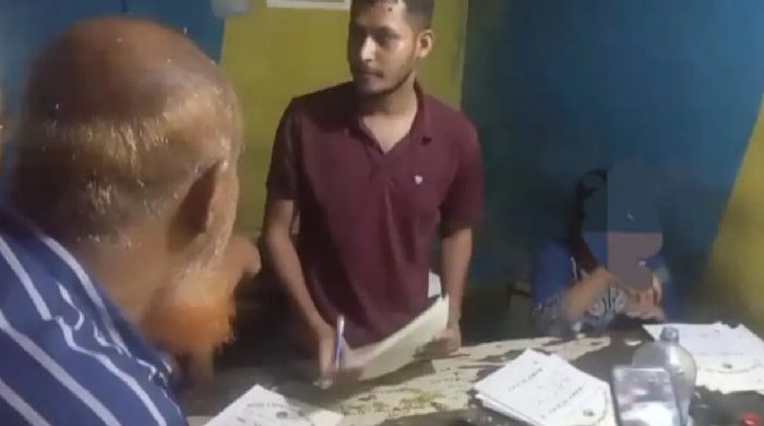 চায়ের দোকানে এইচএসসির খাতা মূল্যায়ন, অতঃপর...