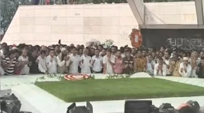 জিয়াউর রহমান ও খালেদা জিয়ার সমাধিতে নতুন মন্ত্রীদের শ্রদ্ধা