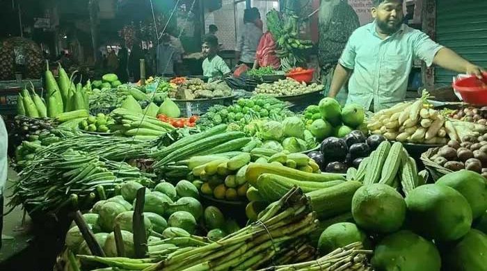 জ্বালানি তেলের দাম বাড়ায় চড়া নিত্যপণ্যের বাজার