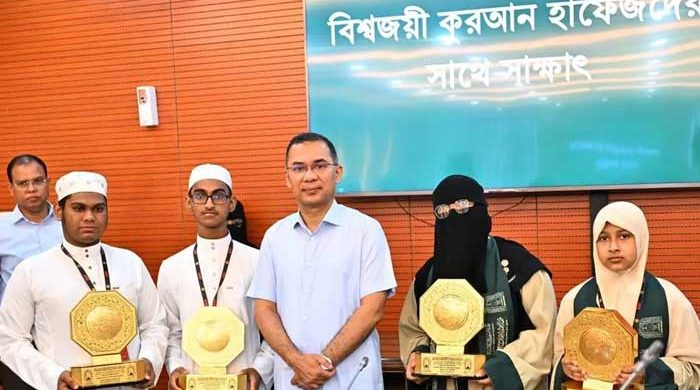 বিশ্বজয়ী হাফেজরা পেলেন প্রধানমন্ত্রীর সংবর্ধনা