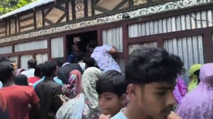 রাতে আত্মহত্যায় বাধা দেওয়ায় সকালে মা-ভাতিজিকে হত্যা