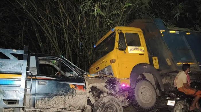 ফুটবল খেলে ফেরার পথে ভয়াবহ দুর্ঘটনা