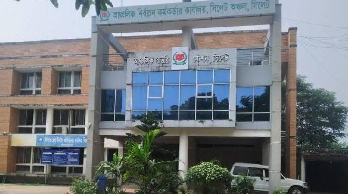 নির্বাচন কর্মকর্তা থেকে পরিচ্ছন্নতাকর্মী, সবার মোবাইল নম্বর একই!