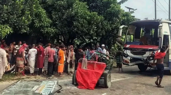 ময়মনসিংহে বাস-সিএনজি মুখোমুখি সংঘর্ষ, শিশুসহ নিহত ৭