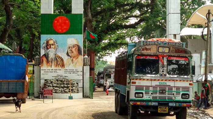 বেনাপোল বন্দরে দীর্ঘ ছুটি