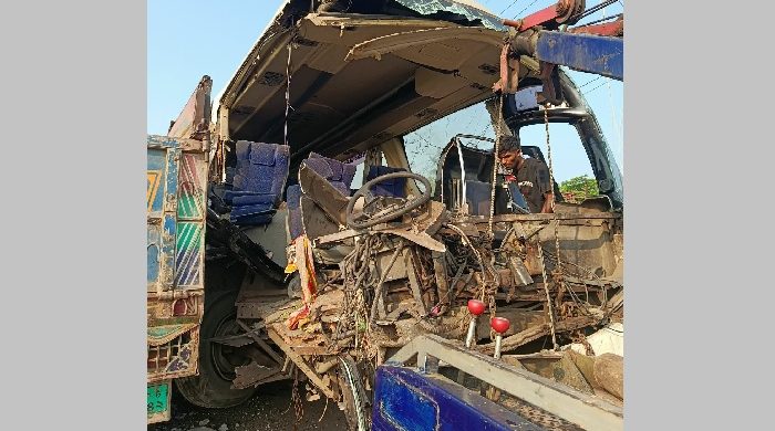 হবিগঞ্জে বাস-ট্রাকের মুখোমুখি সংঘর্ষ, আহত ৯