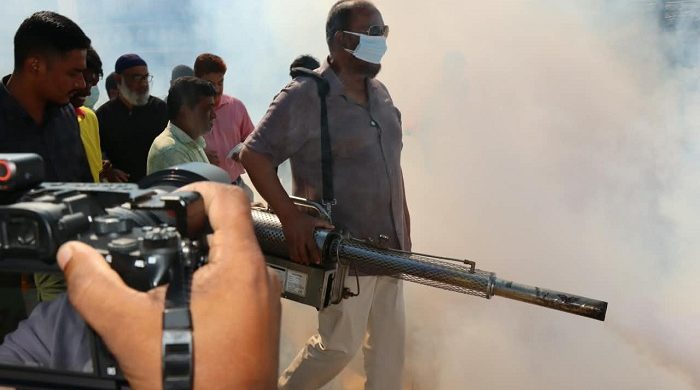ফগার মেশিন হাতে মশক নিধনে সিসিক প্রশাসক