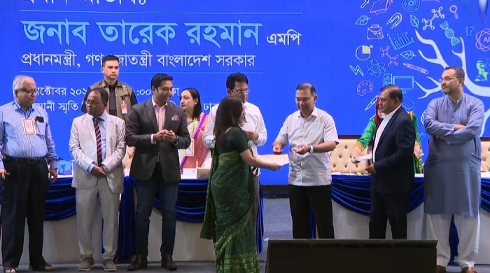আসছে।